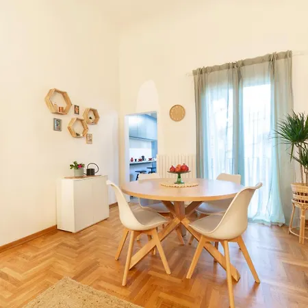 La Casa Del Murales Per 6 Persone Vicino Al Mercato Apartment *